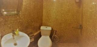Хостелы Hostel Mini Батуми Спальное место на двухъярусной кровати в общем номере для мужчин и женщин-6